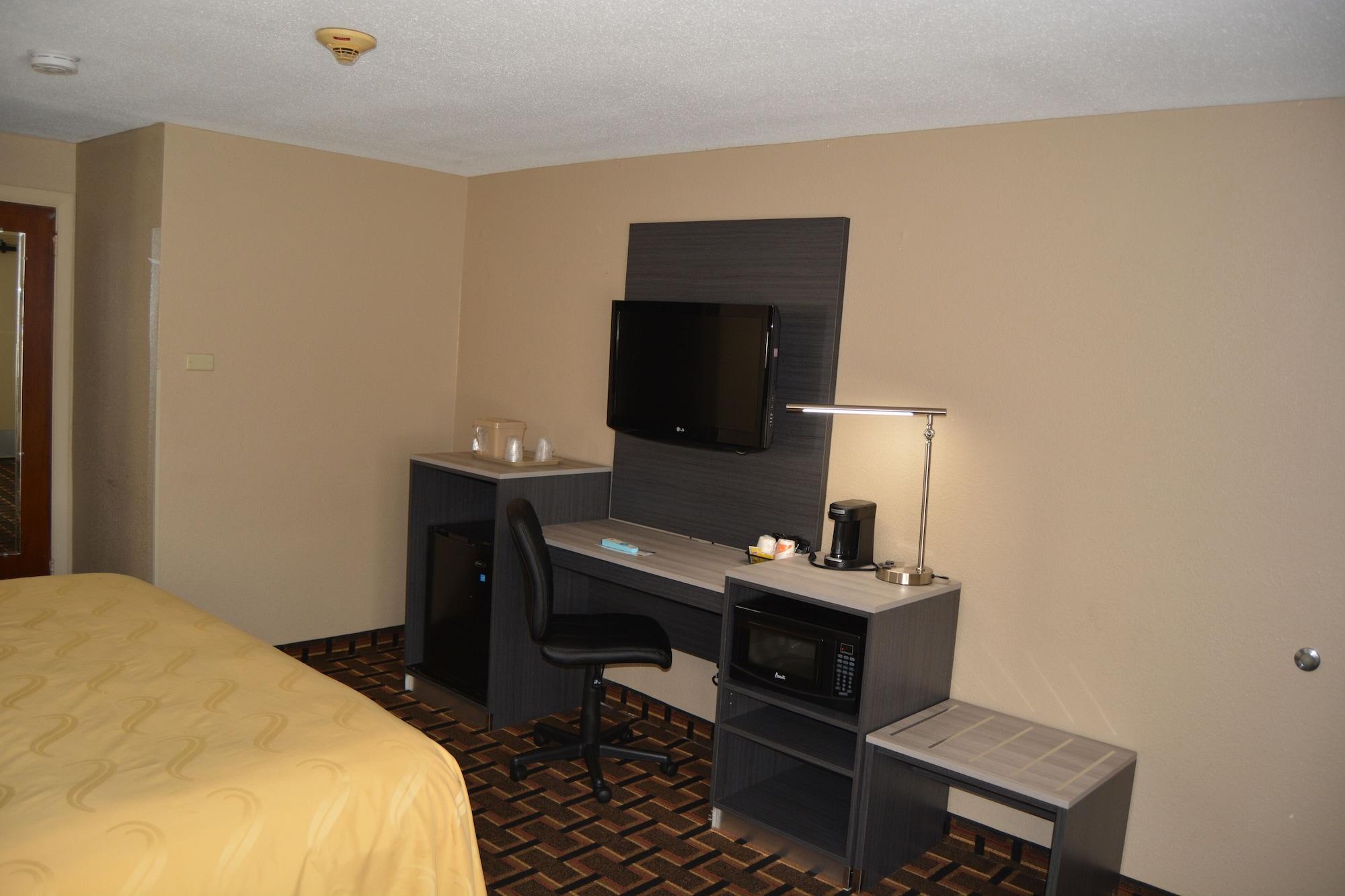 Quality Inn Raynham - Taunton Bagian luar foto