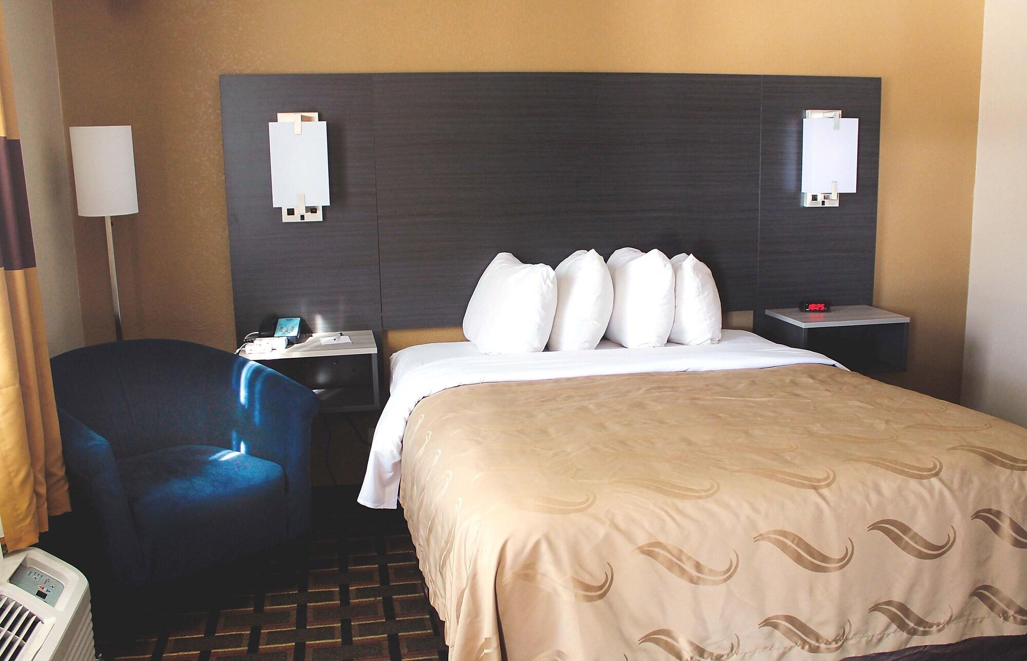 Quality Inn Raynham - Taunton Bagian luar foto