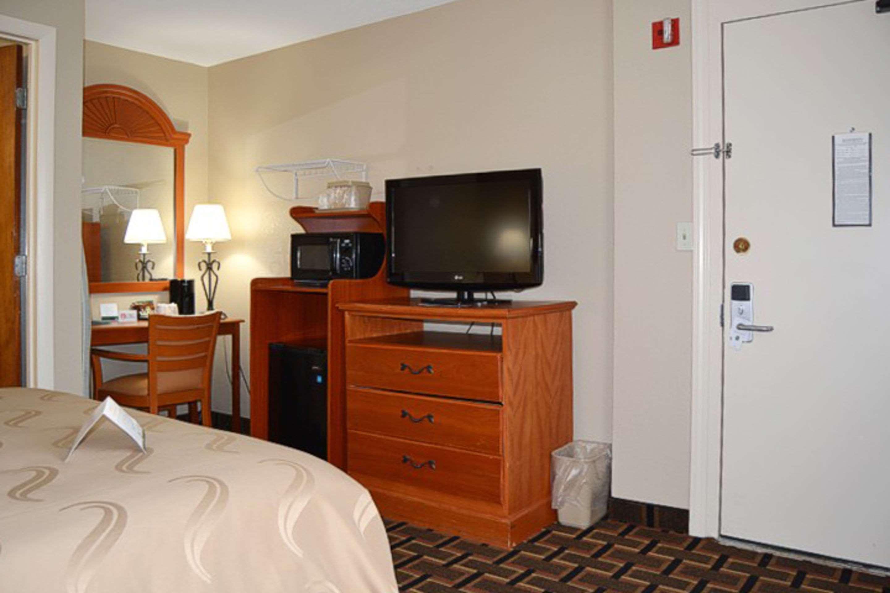 Quality Inn Raynham - Taunton Bagian luar foto