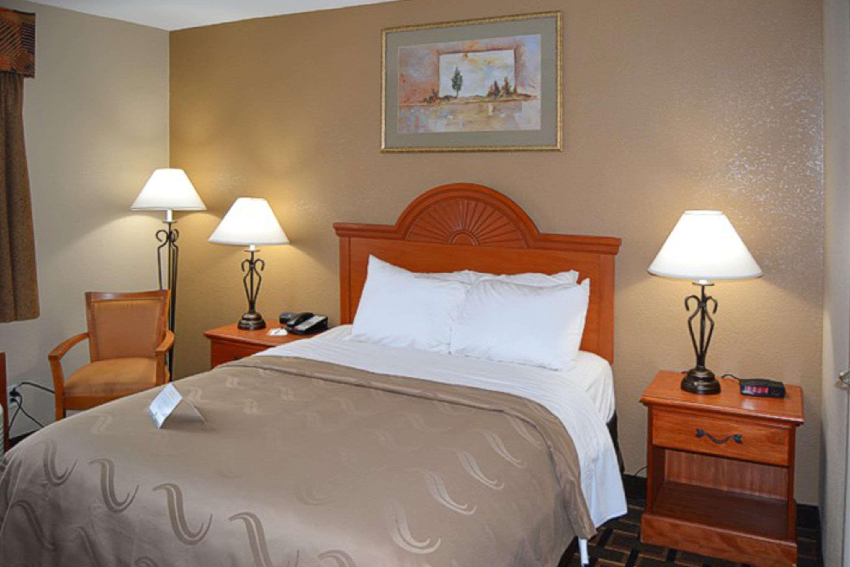 Quality Inn Raynham - Taunton Bagian luar foto