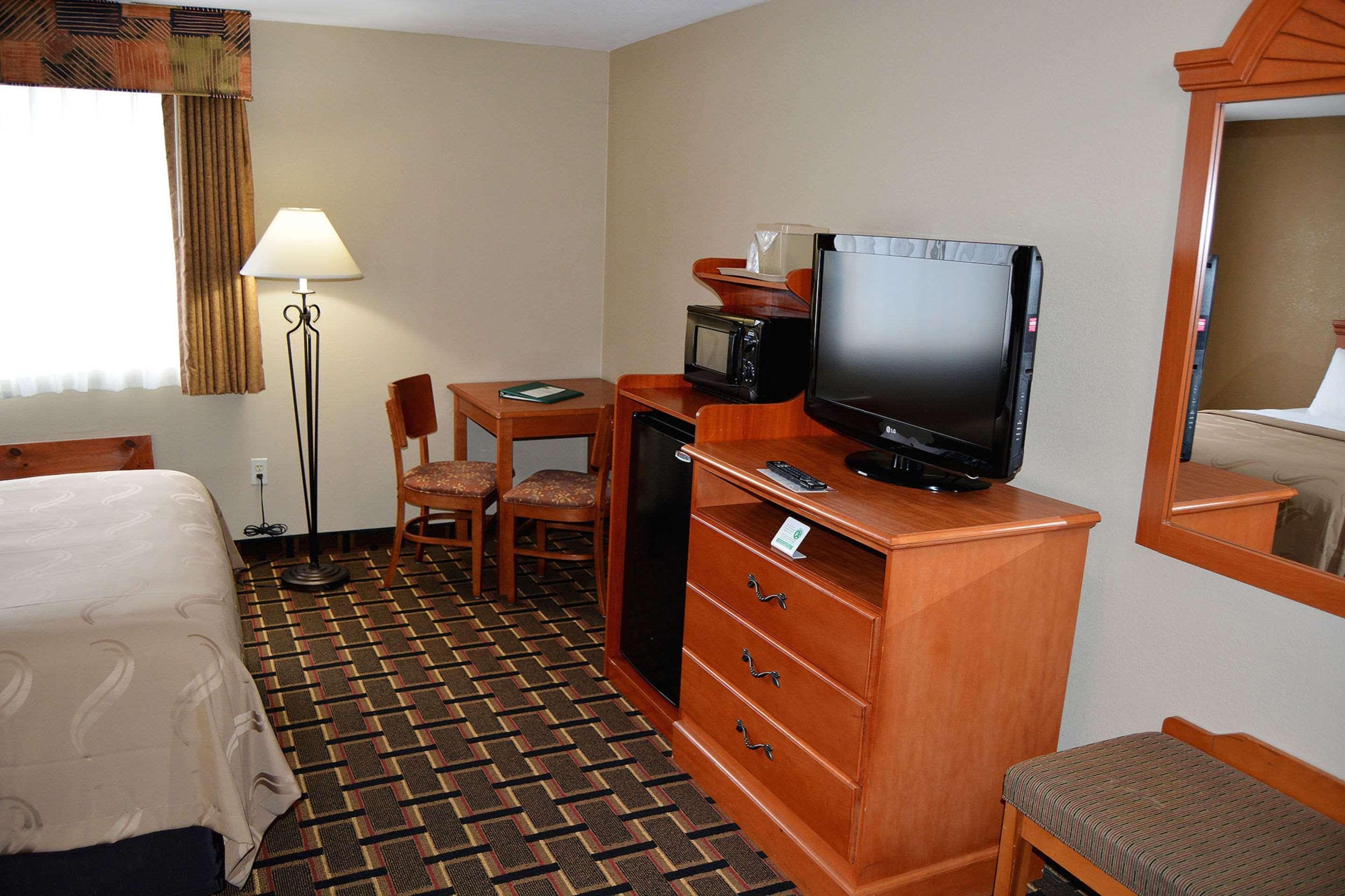 Quality Inn Raynham - Taunton Bagian luar foto