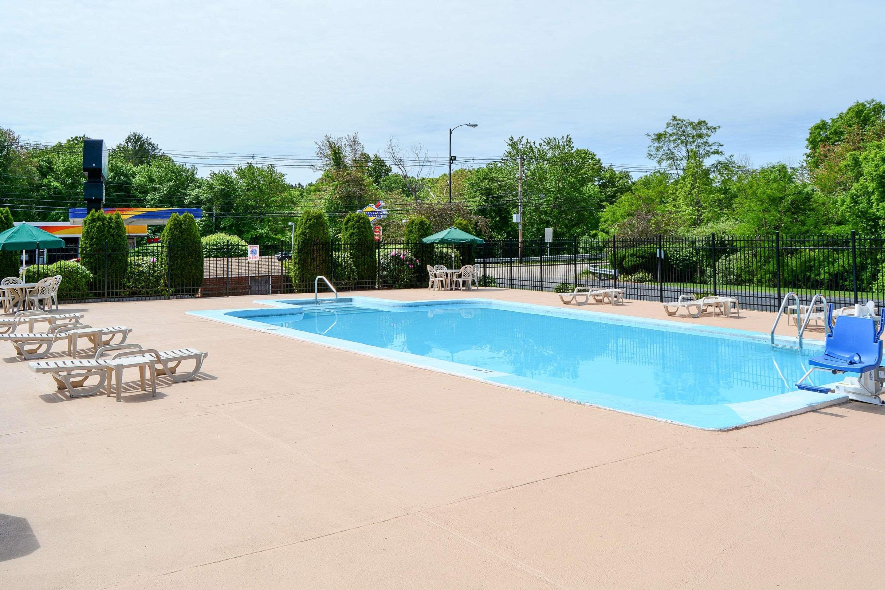 Quality Inn Raynham - Taunton Bagian luar foto