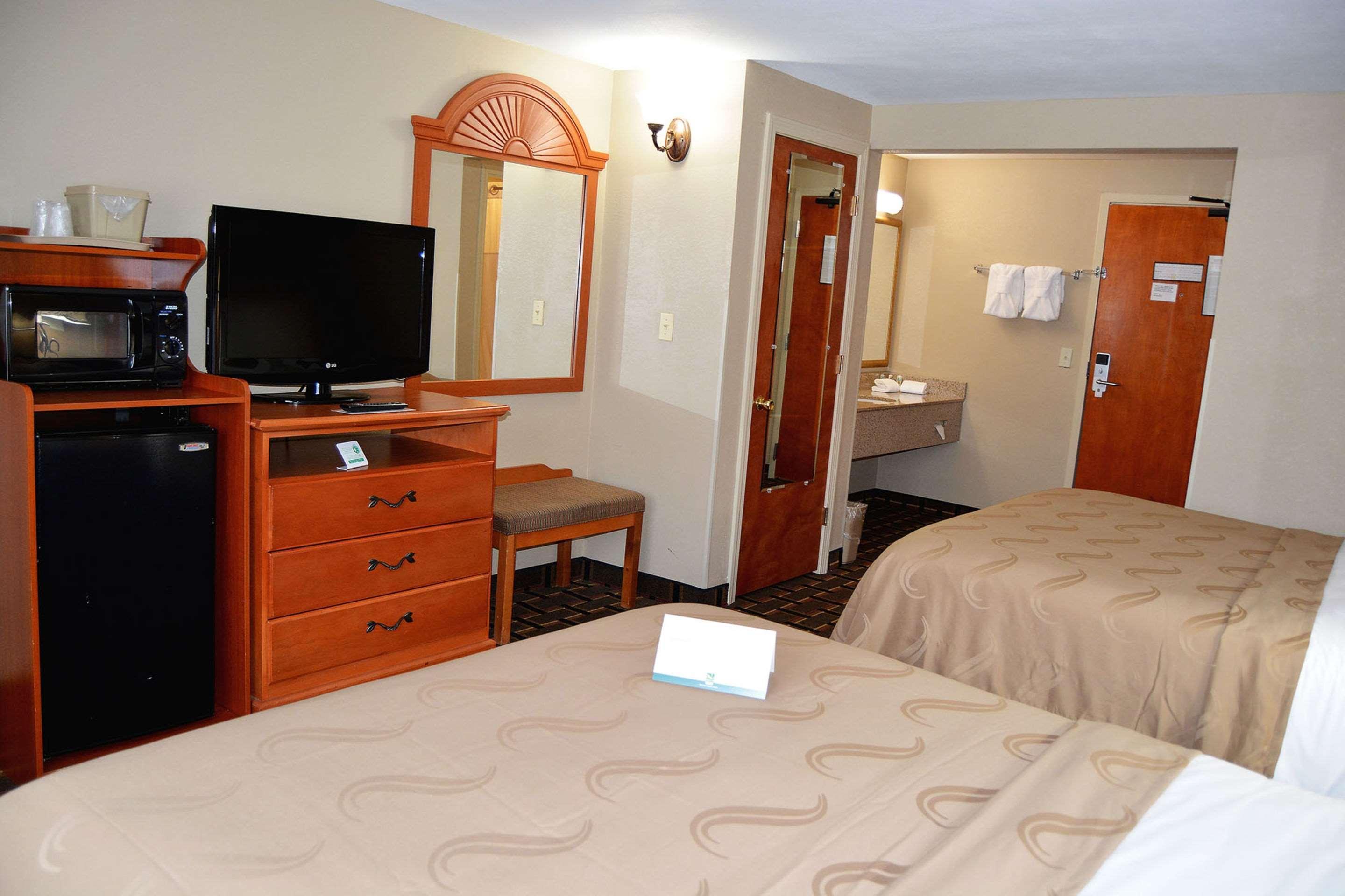 Quality Inn Raynham - Taunton Bagian luar foto
