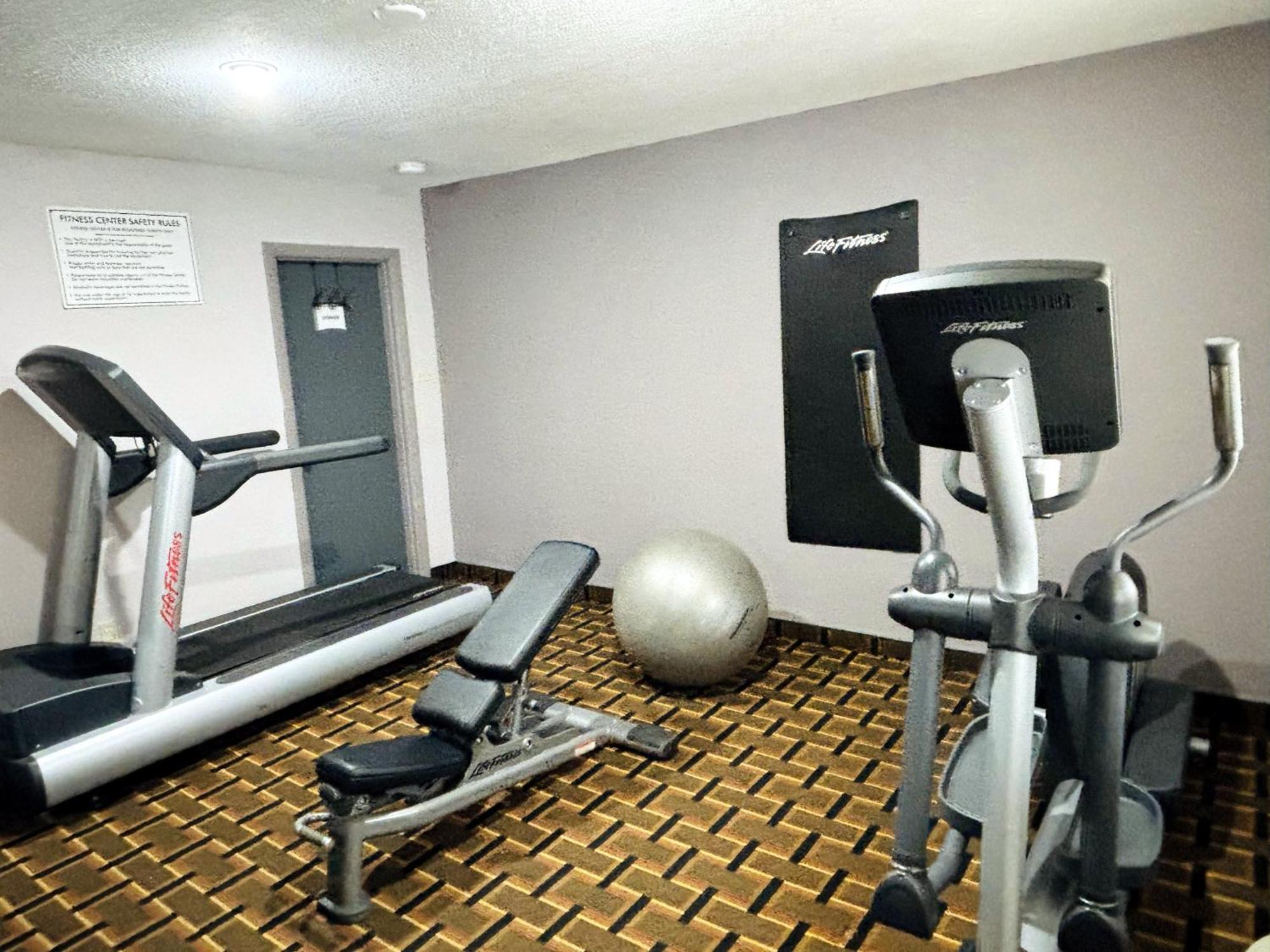 Quality Inn Raynham - Taunton Bagian luar foto