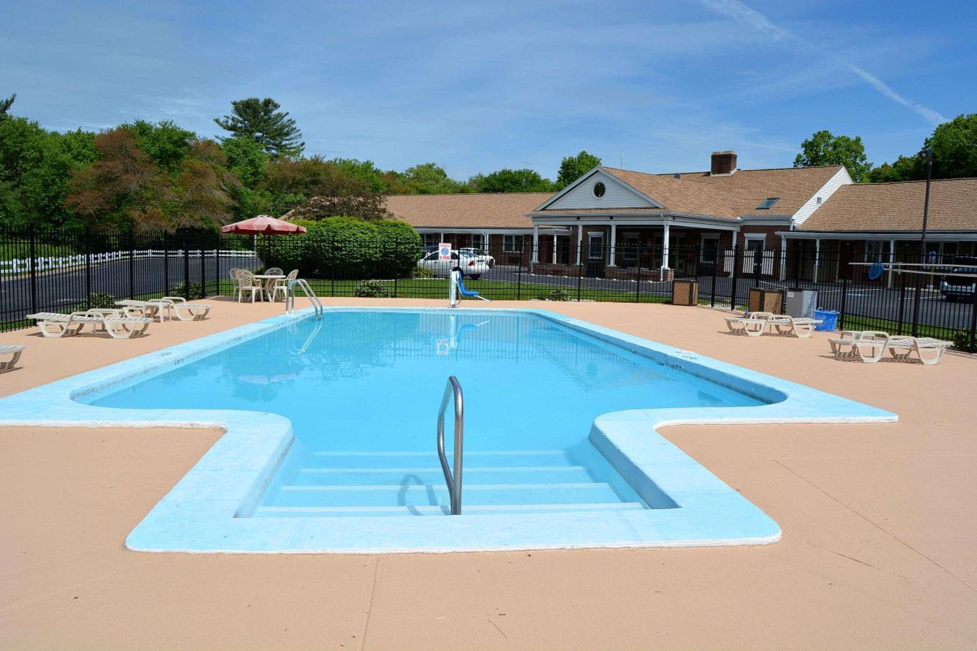 Quality Inn Raynham - Taunton Bagian luar foto