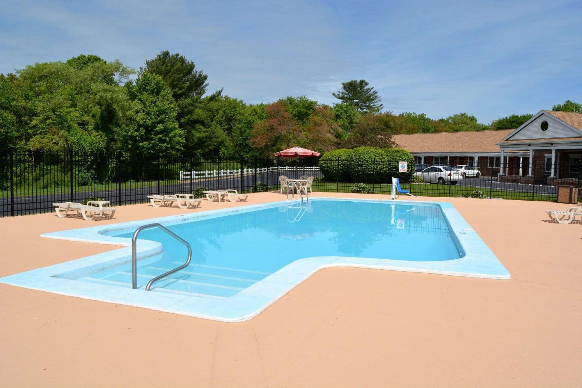 Quality Inn Raynham - Taunton Bagian luar foto
