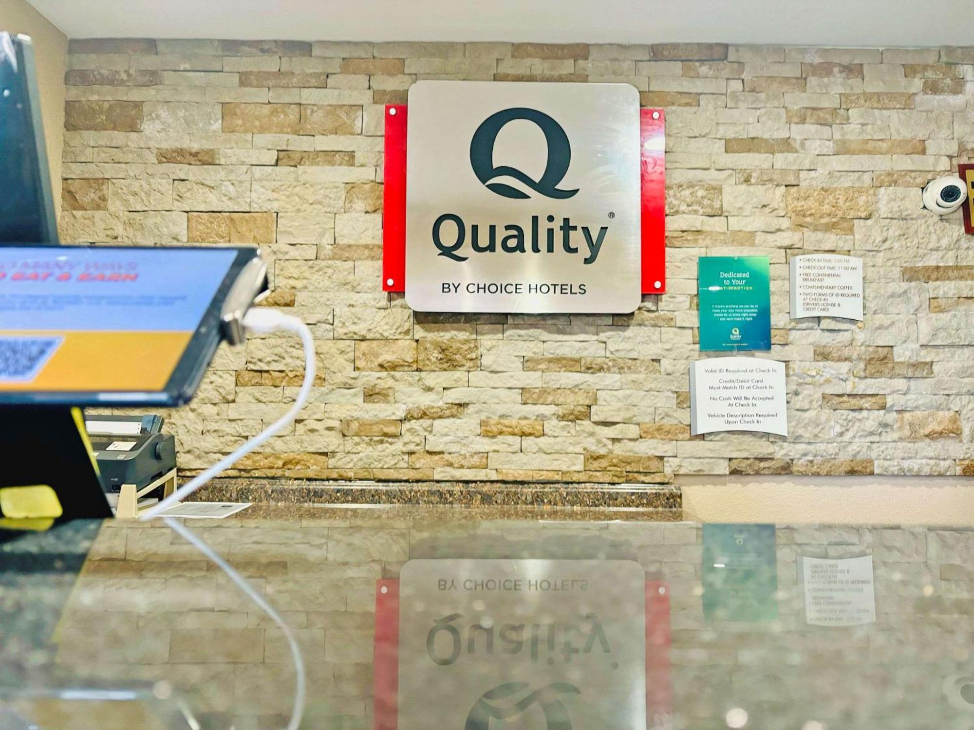 Quality Inn Raynham - Taunton Bagian luar foto