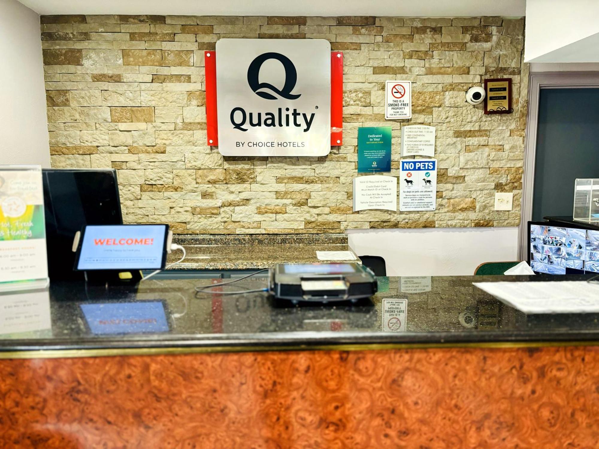 Quality Inn Raynham - Taunton Bagian luar foto