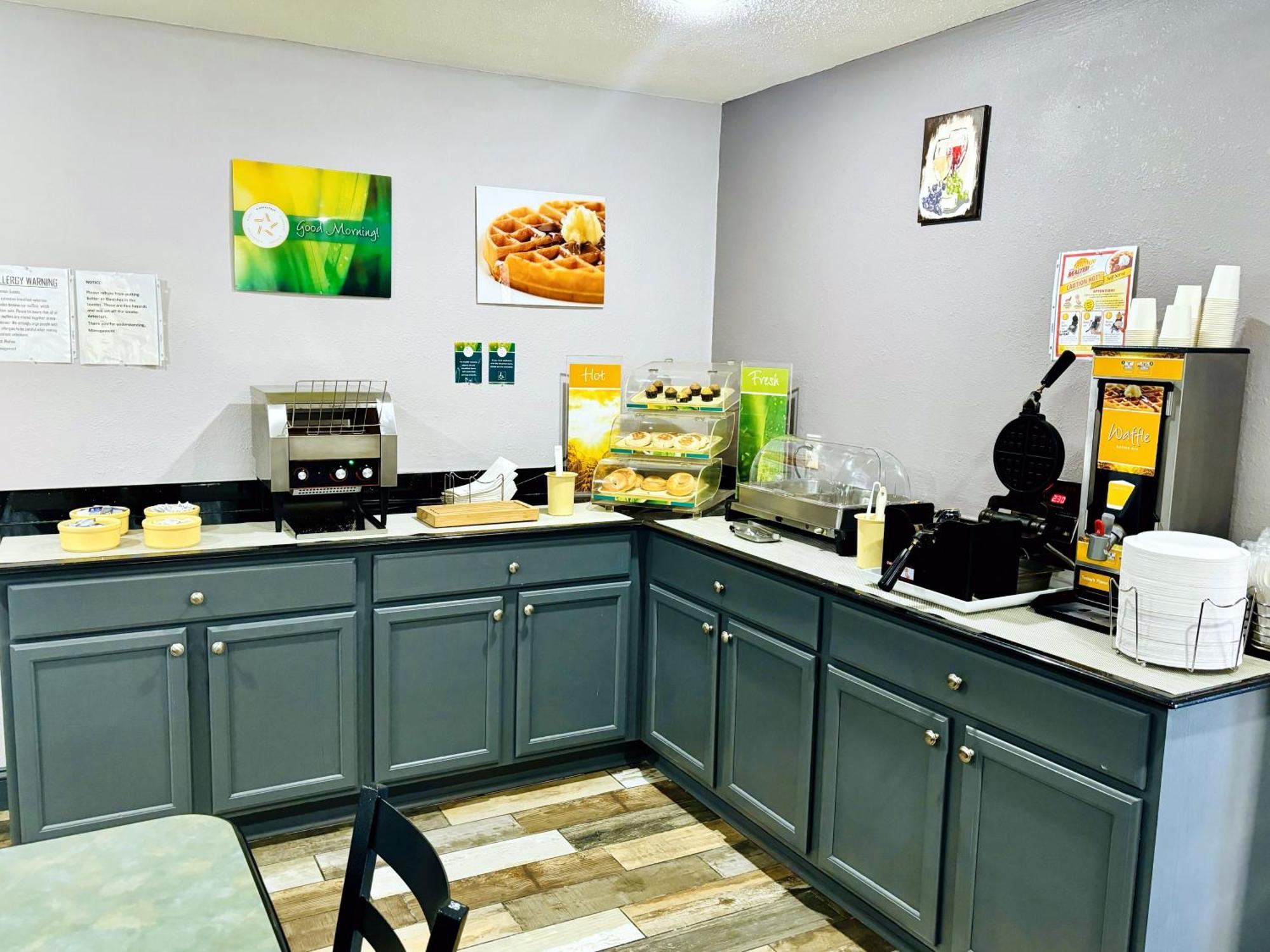 Quality Inn Raynham - Taunton Bagian luar foto