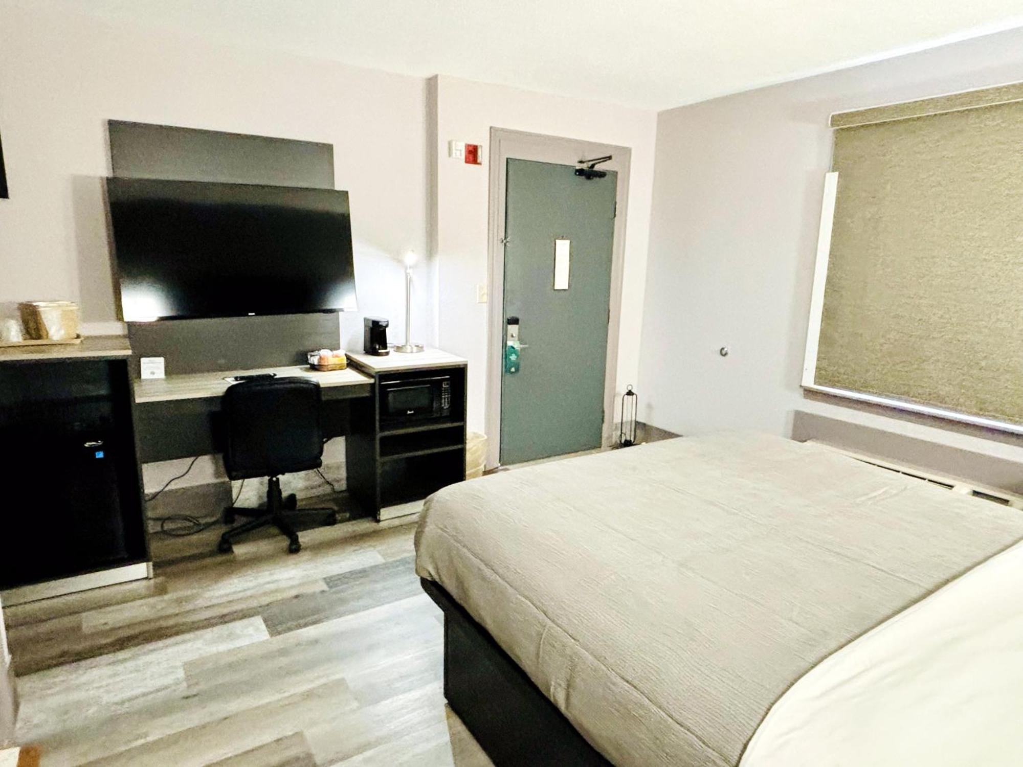 Quality Inn Raynham - Taunton Bagian luar foto