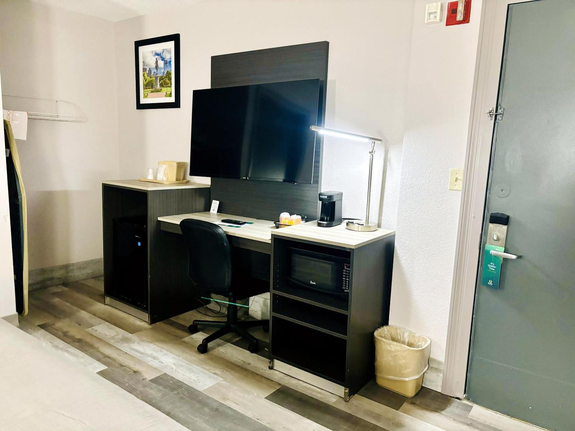 Quality Inn Raynham - Taunton Bagian luar foto