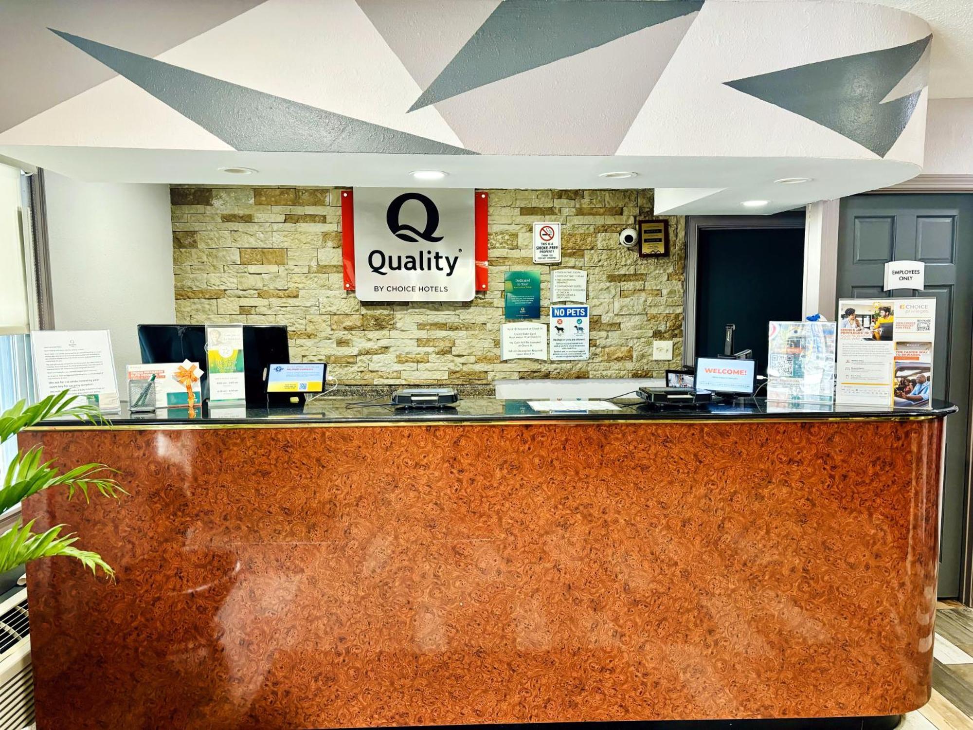 Quality Inn Raynham - Taunton Bagian luar foto