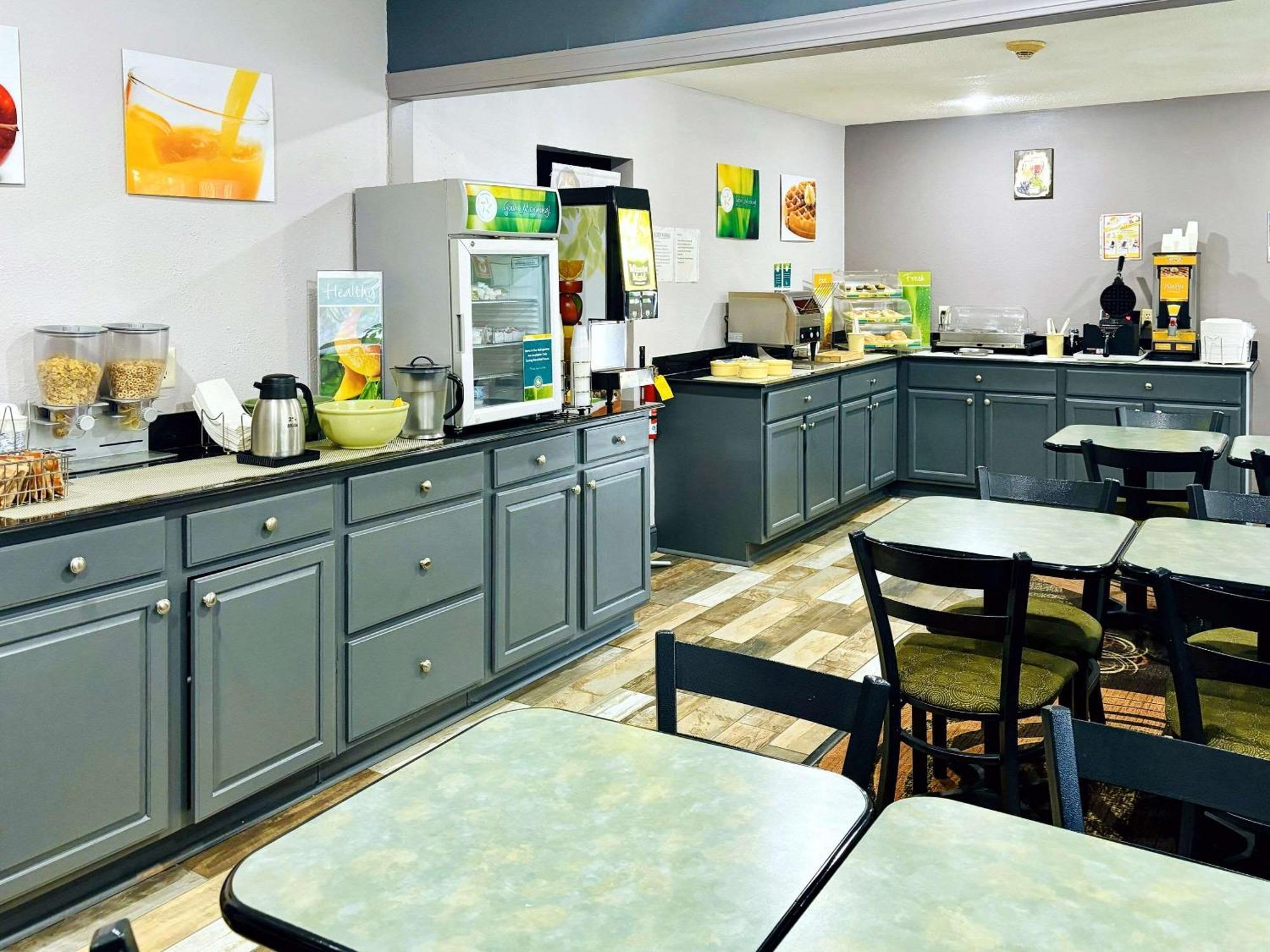 Quality Inn Raynham - Taunton Bagian luar foto