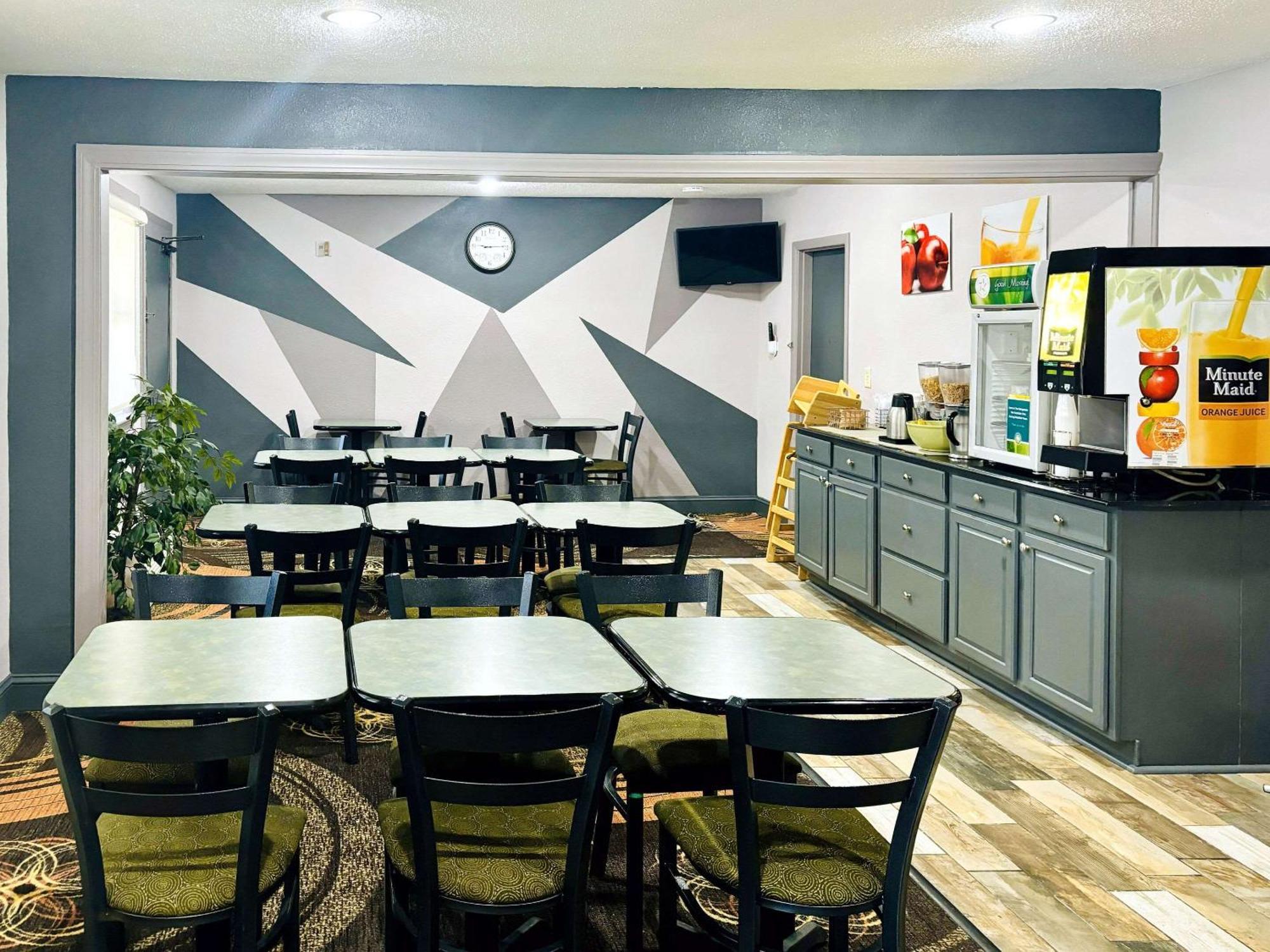 Quality Inn Raynham - Taunton Bagian luar foto