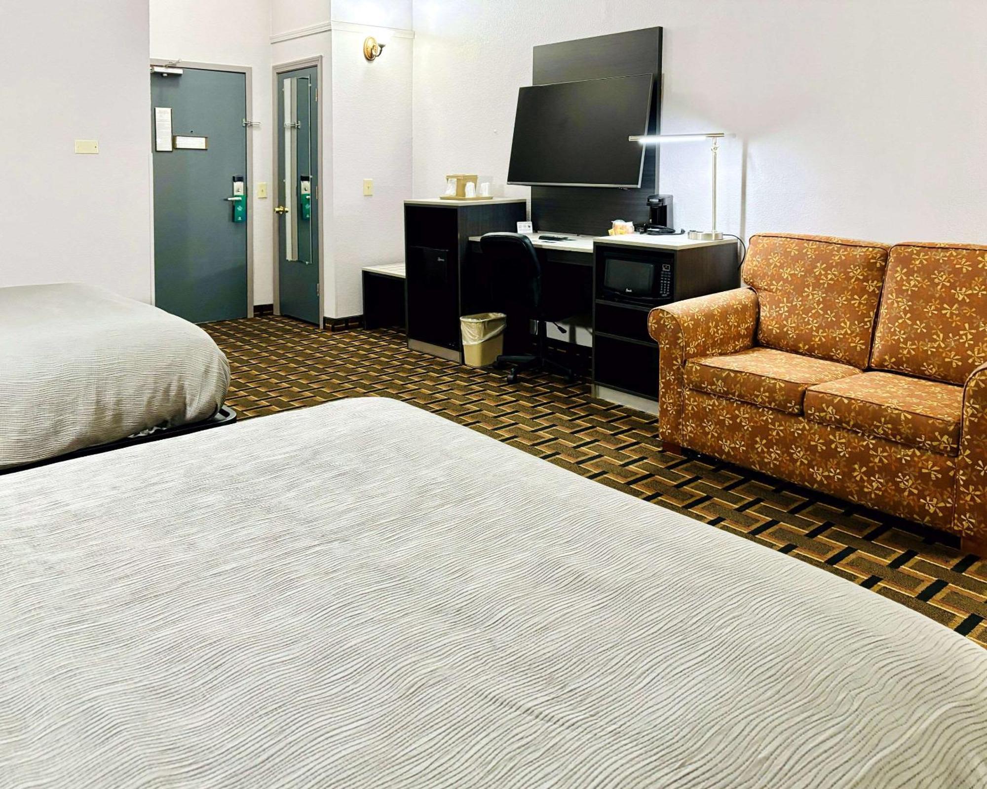Quality Inn Raynham - Taunton Bagian luar foto