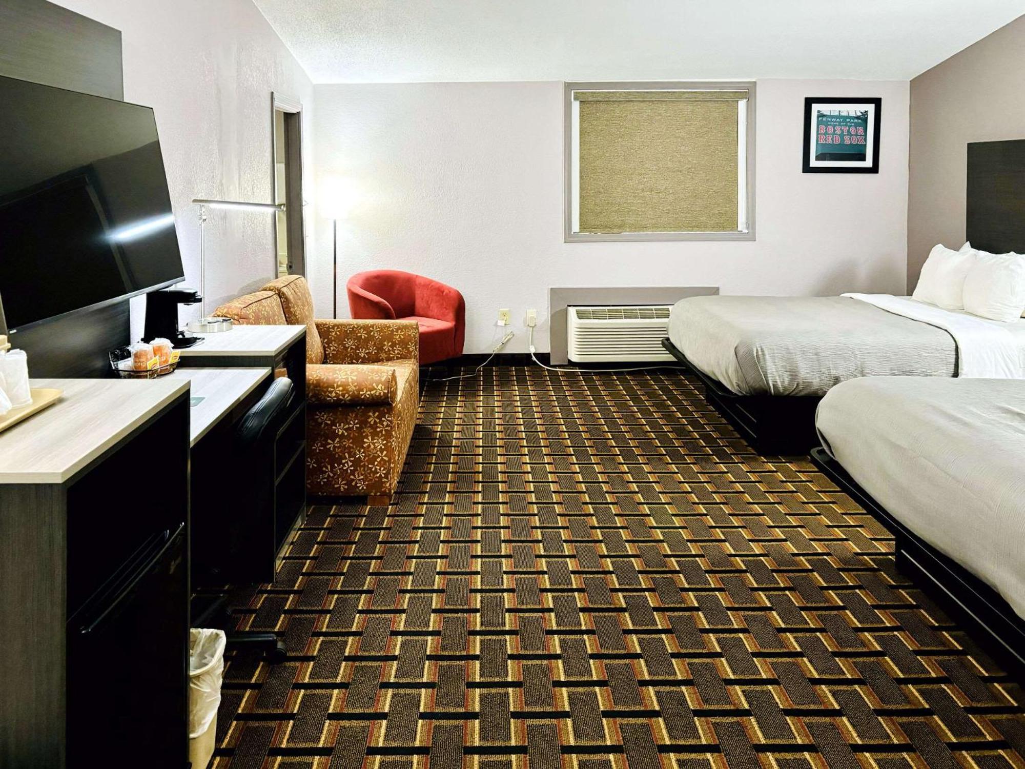 Quality Inn Raynham - Taunton Bagian luar foto