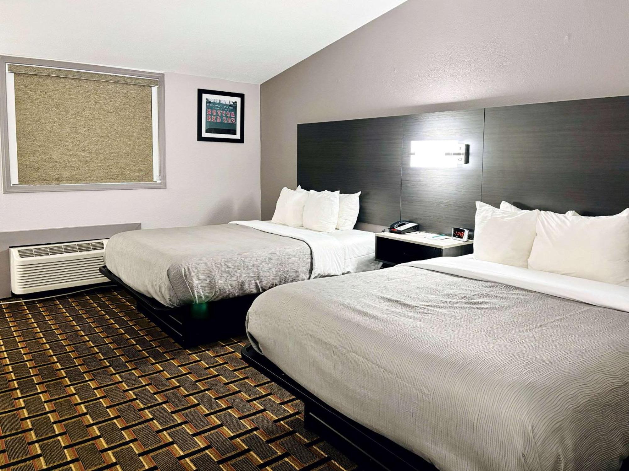 Quality Inn Raynham - Taunton Bagian luar foto