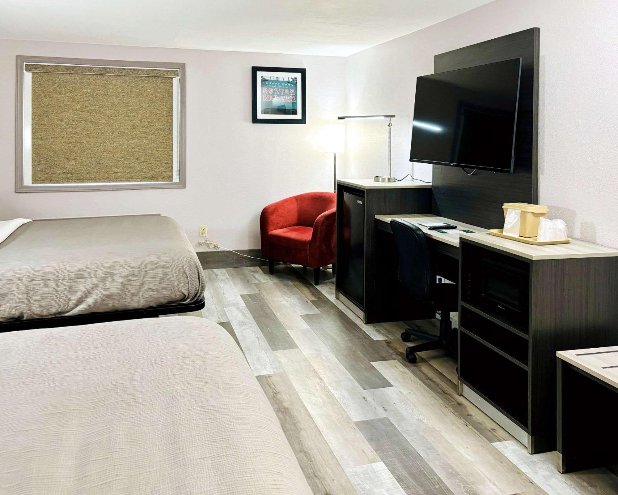Quality Inn Raynham - Taunton Bagian luar foto