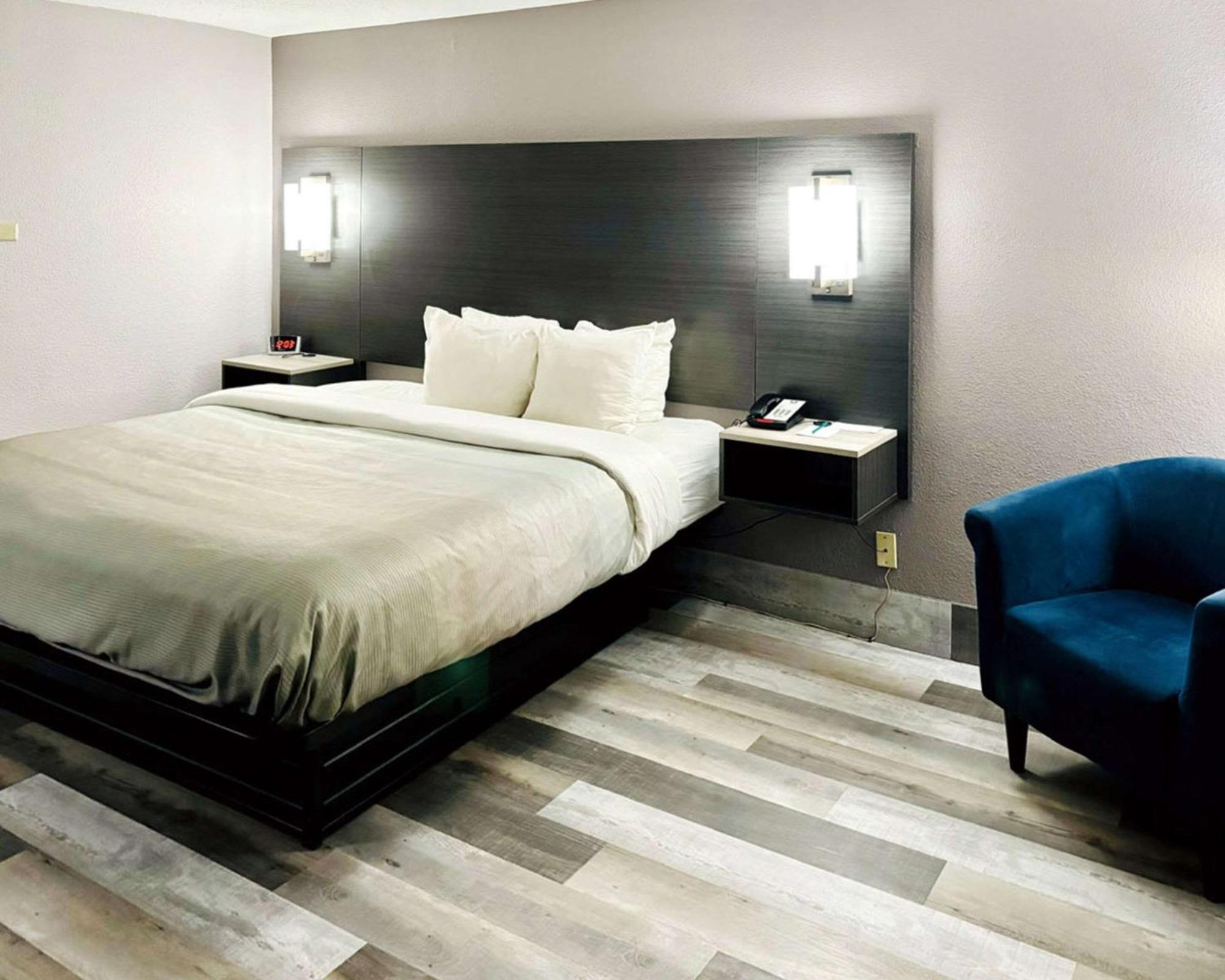 Quality Inn Raynham - Taunton Bagian luar foto
