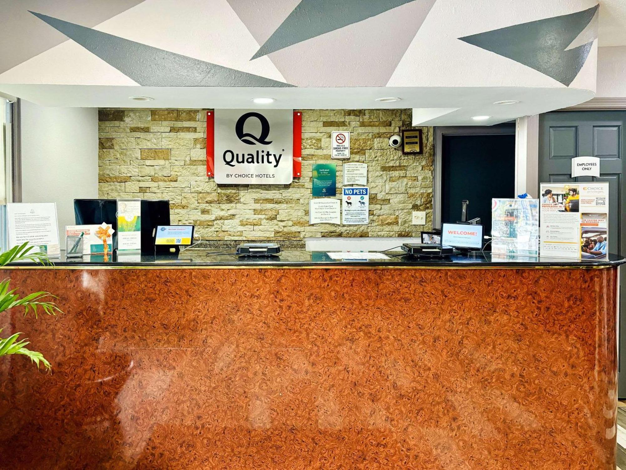 Quality Inn Raynham - Taunton Bagian luar foto